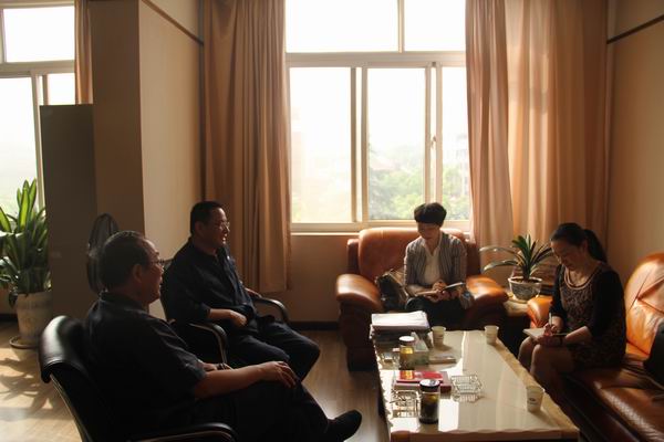 走访企业.jpg 走访企业.jpg