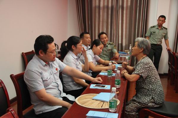 法律咨询.jpg 法律咨询.jpg