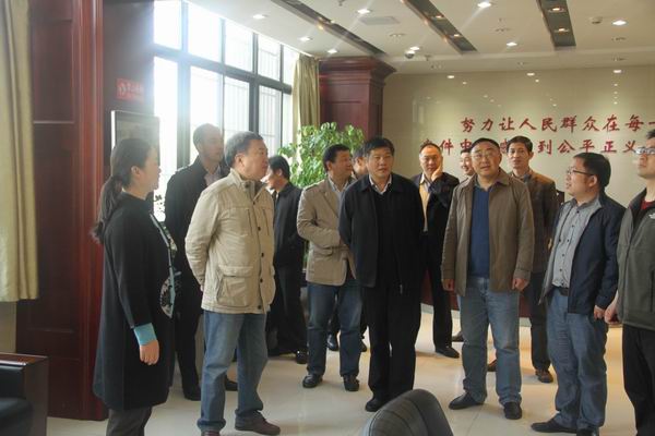 参观诉讼服务中心.jpg